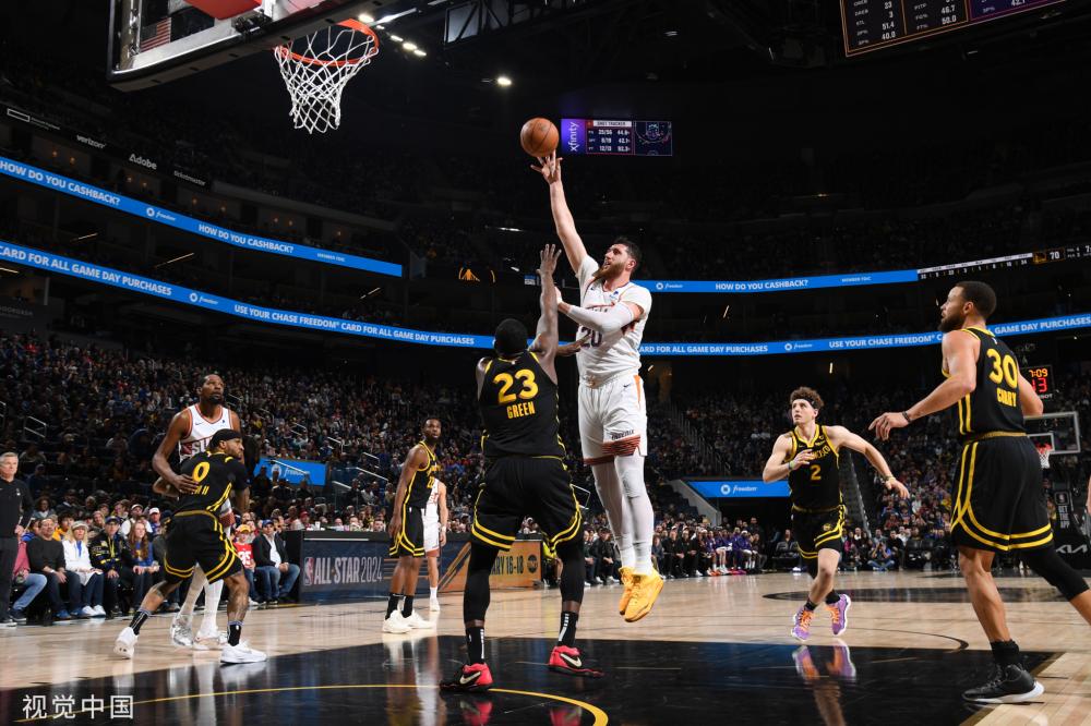 这些背景使 这些背景使